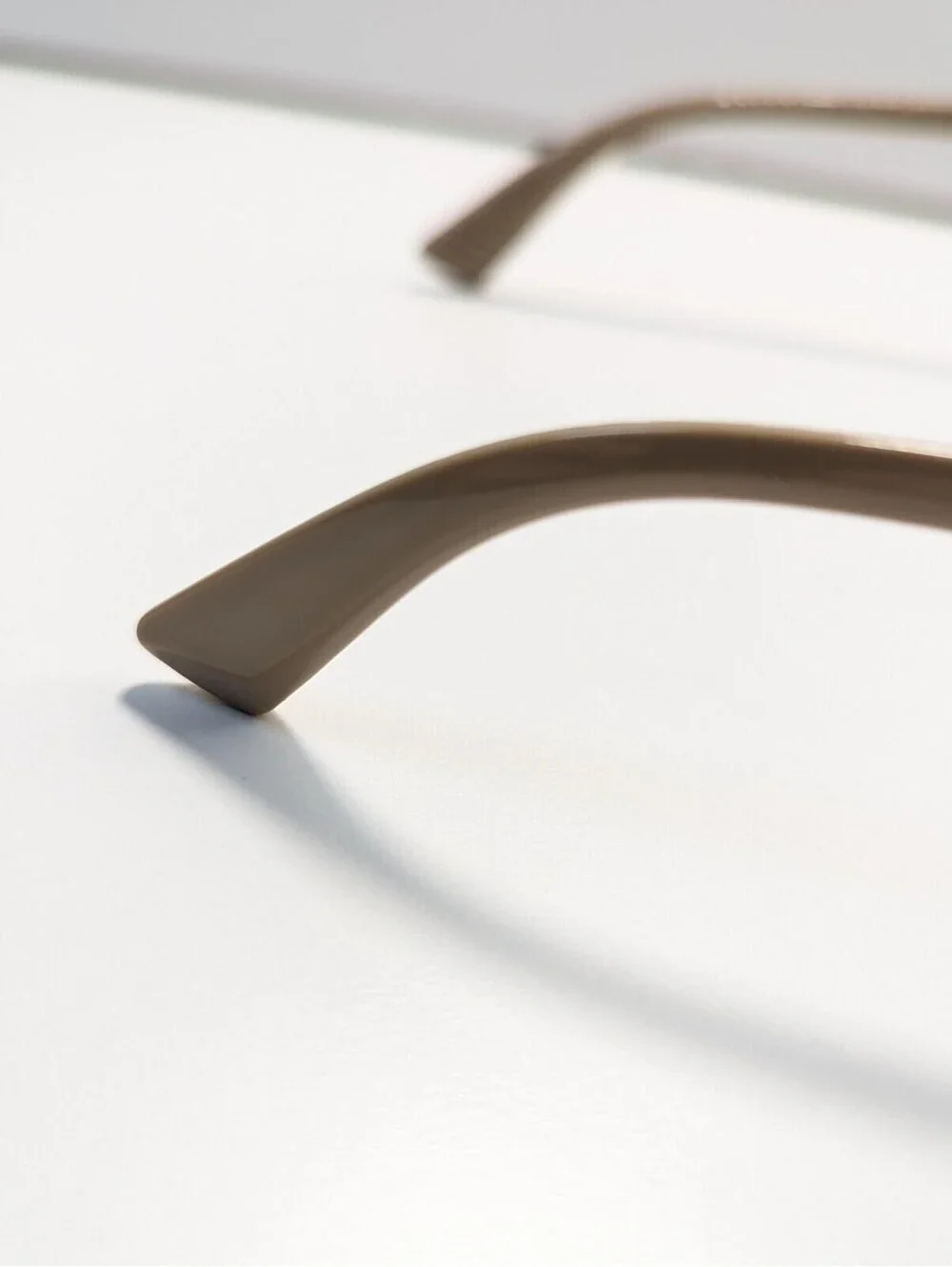 WearMe Pro Polarized Classic Round Retro Light Crystal Brown / Lens ECO03-BGEBRW